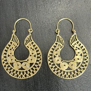 Elegant Gold Filigree Hoop Earrings